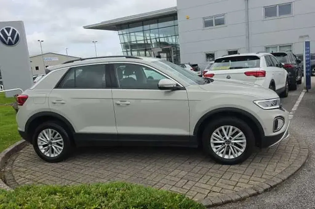 Used VW T-Roc Life 150 HP (110 kW) 2023 Grey SUV