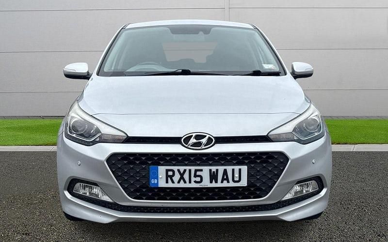 Used Hyundai i20 Premium 101 HP (74 kW) 2015 Silver Hatchback