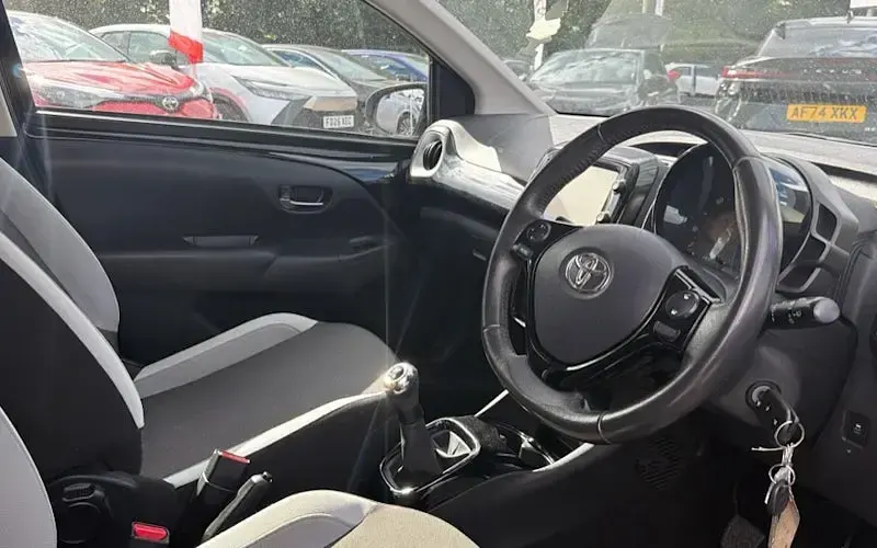 Used Toyota Aygo X-clusiv 69 HP (50 kW) 2015 Black Hatchback