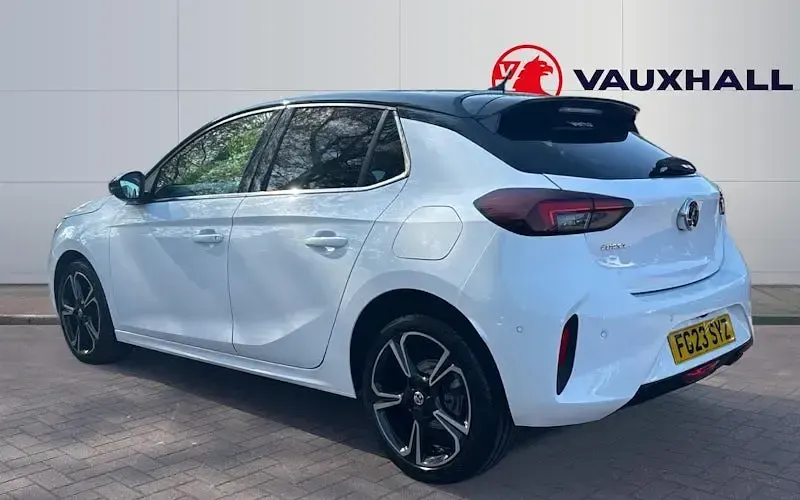 Begagnad Vauxhall Corsa Ultimate 101 HK (74 kW) 2023 Vit Halvkombi