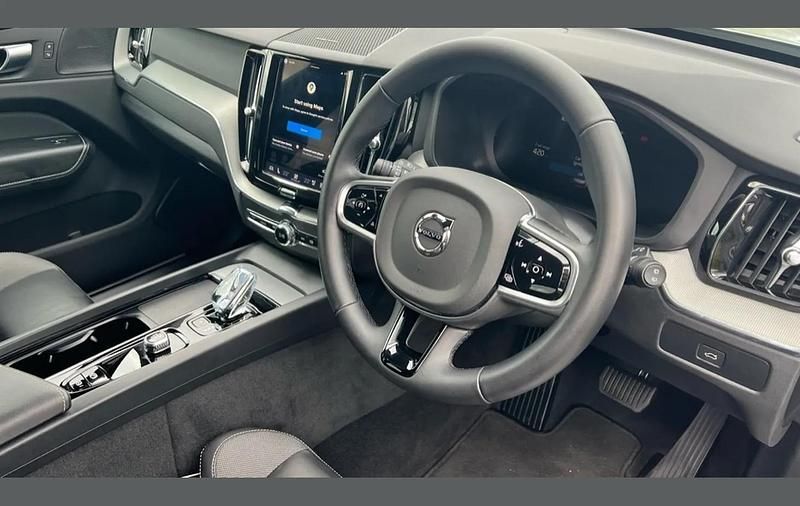 Used Volvo XC60 Plus 250 HP (183 kW) 2024 Grey SUV