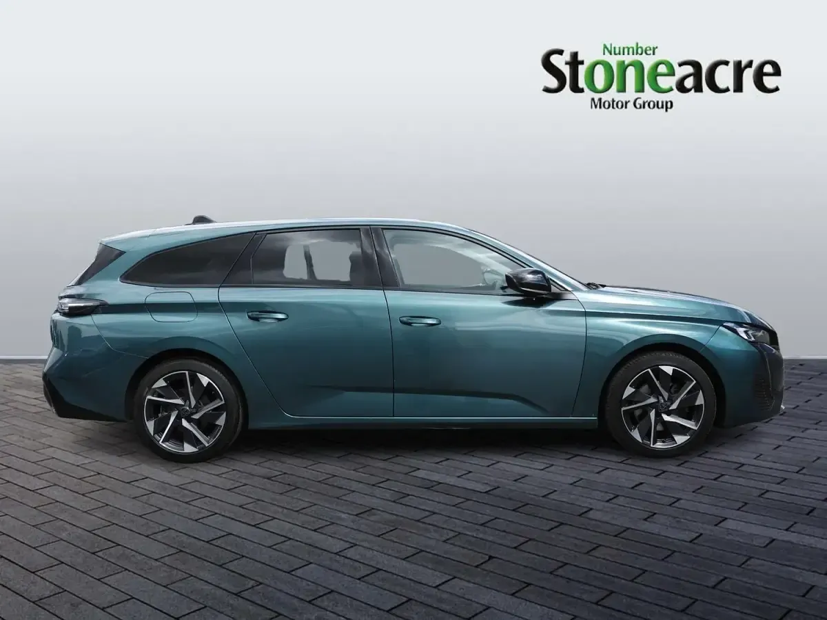 Used Peugeot 308 SW Allure Premium 130 HP (95 kW) 2022 Blue Estate