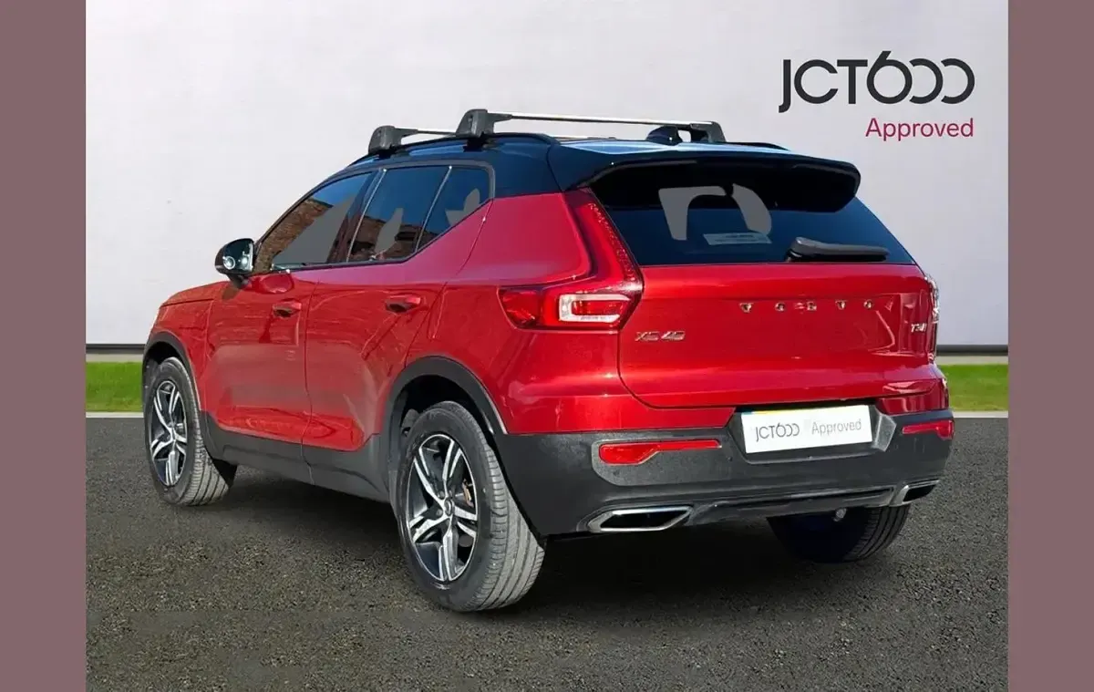 Used Volvo XC40 R-Design 161 HP (118 kW) 2020 Red SUV