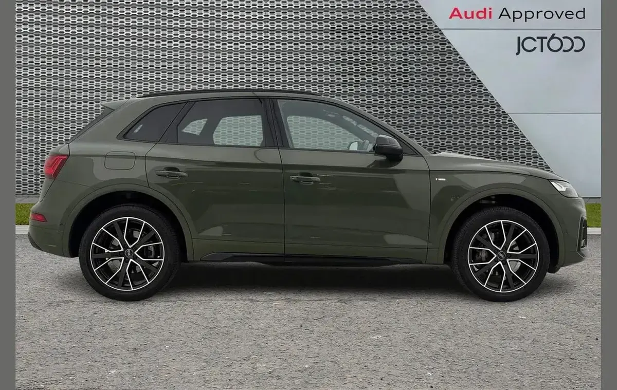 Used Audi Q5 Black Edition 200 HP (147 kW) 2024 Green SUV