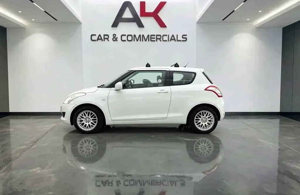 Used Suzuki Swift 2012 White Hatchback