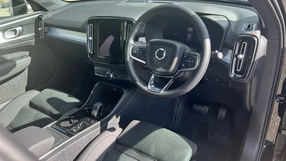 Usado Volvo XC40 Plus 163 CV (119 kW) 2025 Negro SUV