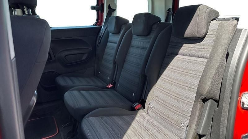 Second-hand Vauxhall Combo S 110 CP (80 kW) 2019 Roșu Monovolum