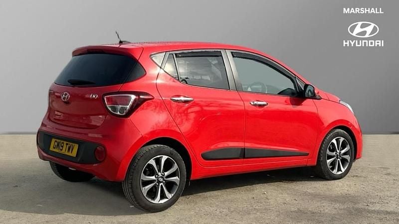 Used Hyundai i10 Premium SE 87 HP (63 kW) 2019 Red Hatchback