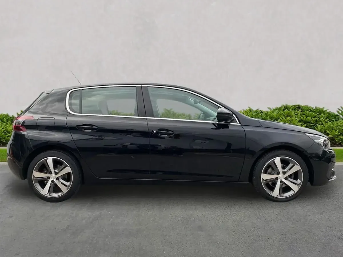 Gebraucht Peugeot 308 Allure 130 PS (95 kW) 2019 Schwarz Kleinwagen