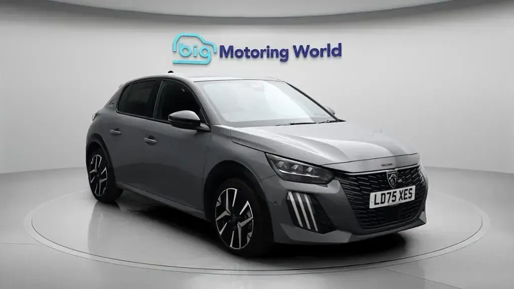 Used Peugeot 208 Premium 101 HP (74 kW) 2025 Hatchback