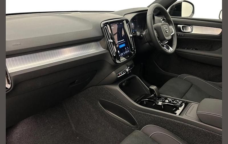 Used Volvo XC40 Plus 161 HP (118 kW) 2025 White SUV