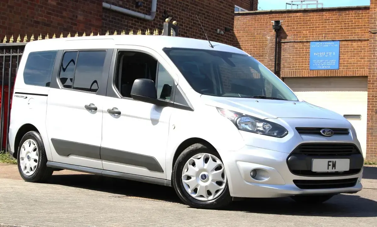 Used Ford Grand Tourneo Connect Zetec 120 HP (88 kW) 2018 Silver MPV