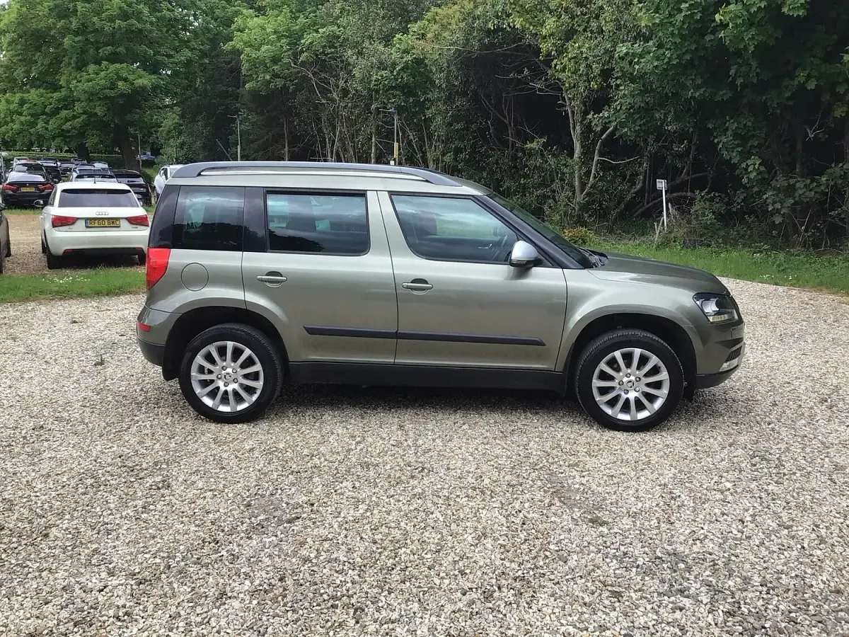Used Skoda Yeti SE 105 HP (77 kW) 2015 Green SUV