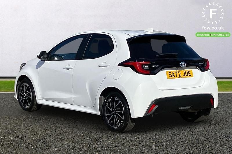 Used Toyota Yaris Hybrid Design 2022 White Hatchback
