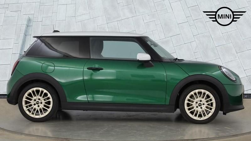 Used Mini Cooper Hatch 154 HP (113 kW) 2024 Green Hatchback