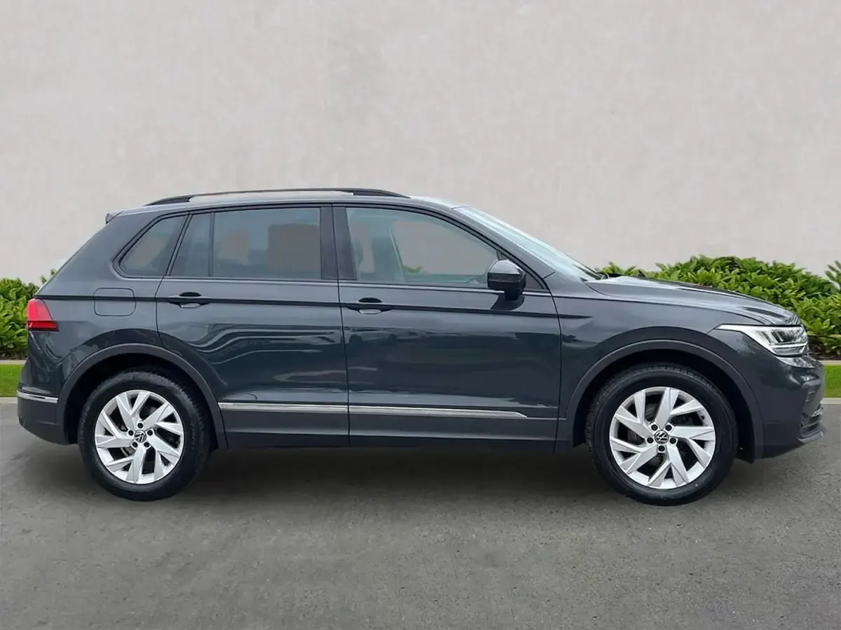 Używany VW Tiguan S 150 KM (110 kW) 2022 Szary SUV