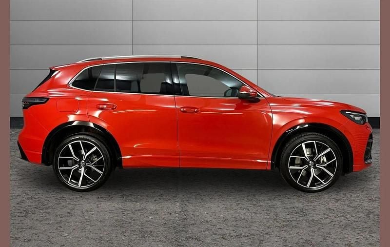 Used VW Tiguan R-line 150 HP (110 kW) 2025 Red SUV