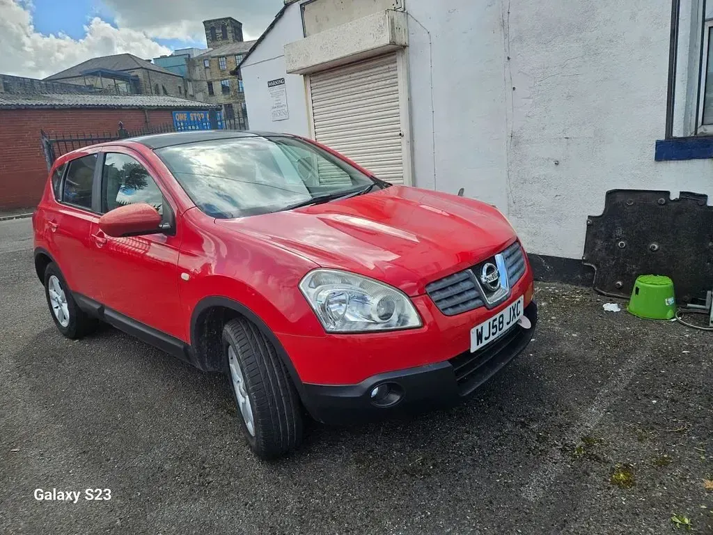 Used Nissan Qashqai Acenta 114 HP (83 kW) 2008 Red SUV