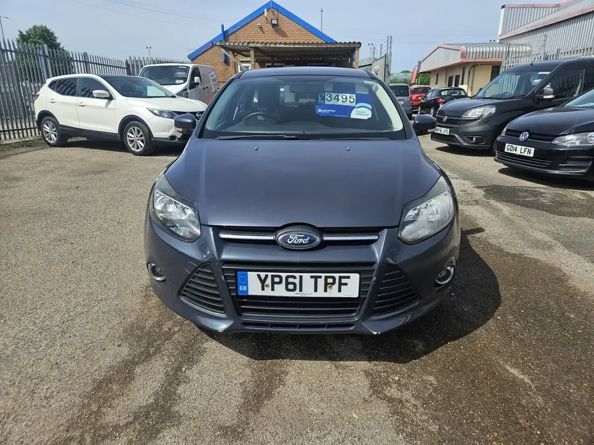 Used Ford Focus Zetec 125 HP (91 kW) 2011 Grey Hatchback