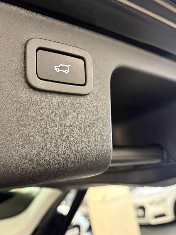 Used Land Rover Discovery Sport SE 180 HP (132 kW) 2017 Black SUV