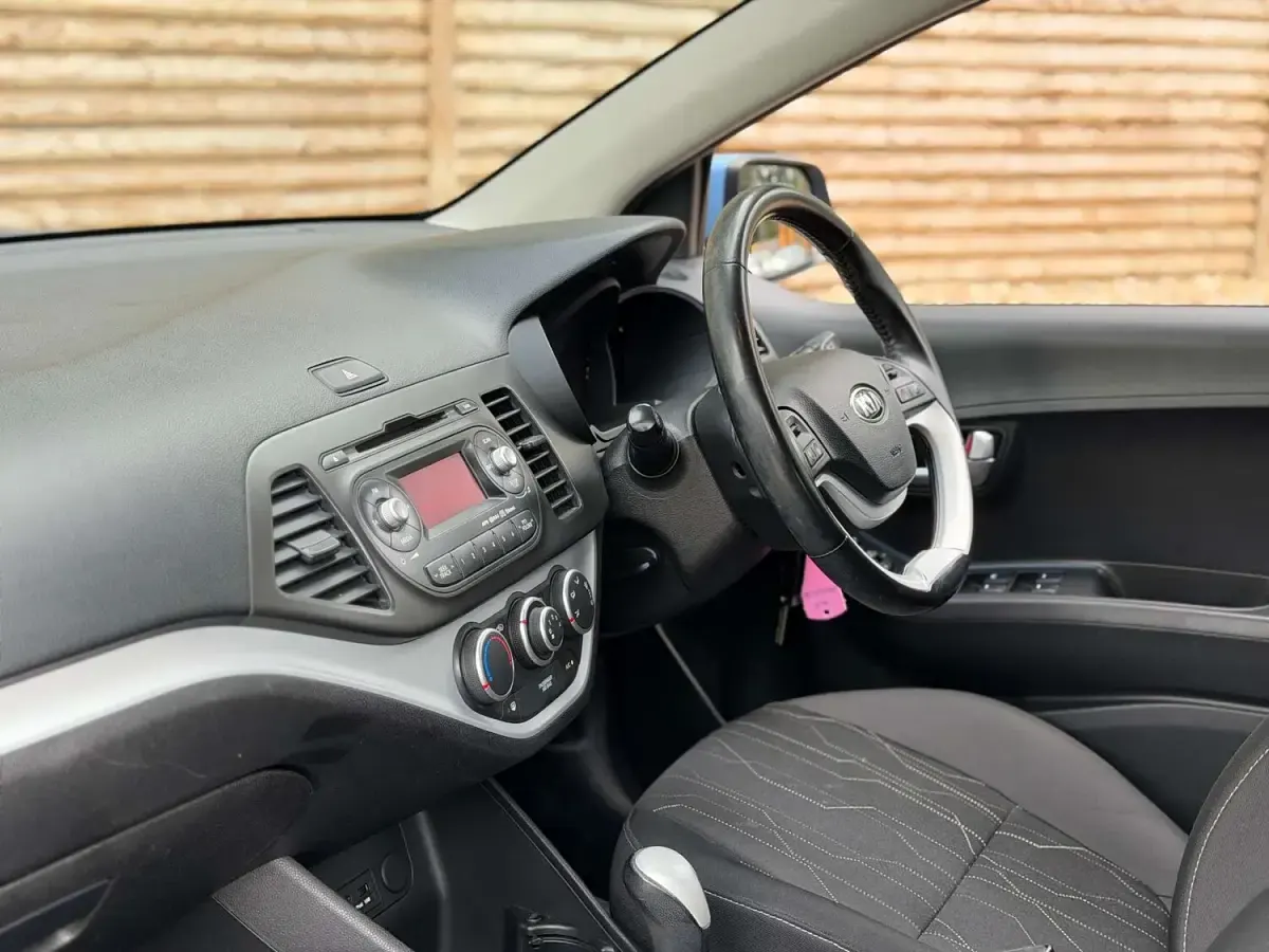 Used Kia Picanto 84 HP (61 kW) 2015 Blue Hatchback