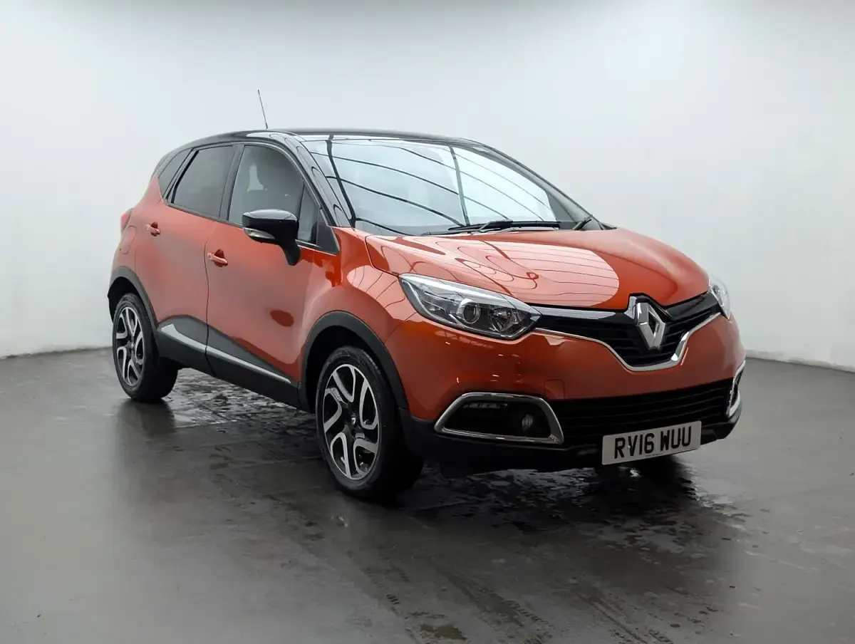 Used Renault Captur Dynamique 90 HP (66 kW) 2016 Orange and black SUV