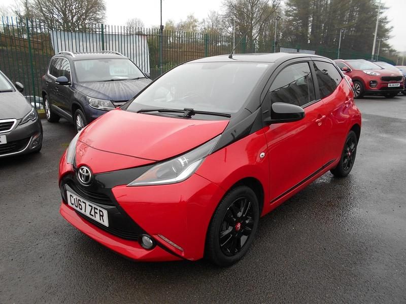Usado Toyota Aygo X-cite 69 HP (50 kW) 2017 Vermelho Citadino