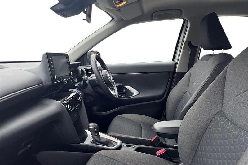 Used Toyota Yaris Cross 116 HP (85 kW) 2024 Silver SUV