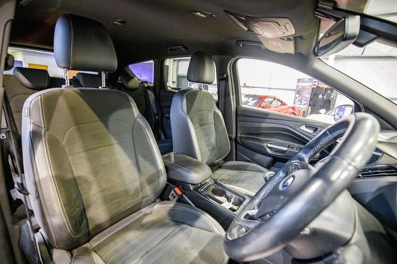 Used Ford Kuga ST-Line 180 HP (132 kW) 2017 Red SUV