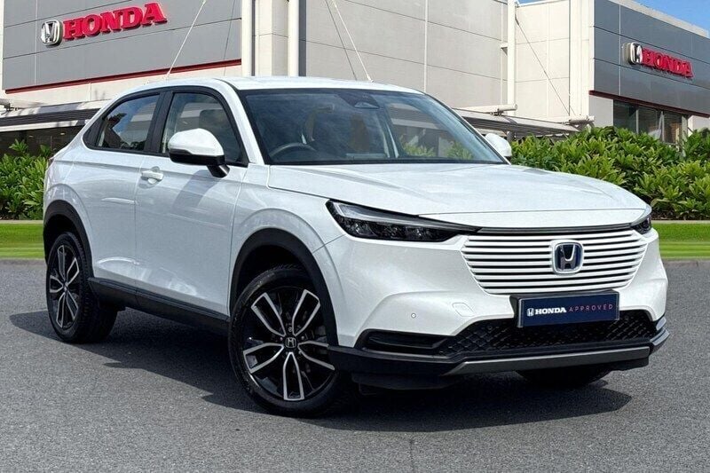 Platinum white Used 2023 Honda HR-V Elegance SUV | £23,350 (Fair price) - Image 1/4