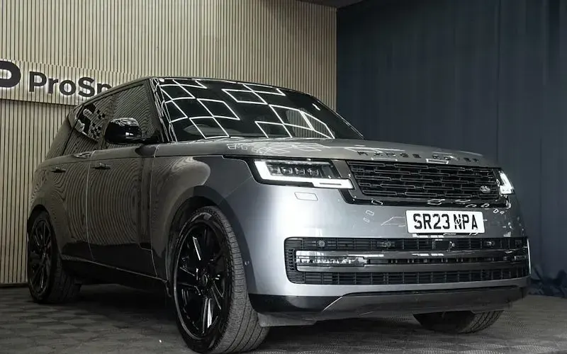 Used Land Rover Range Rover SE 300 HP (220 kW) 2023 Grey SUV