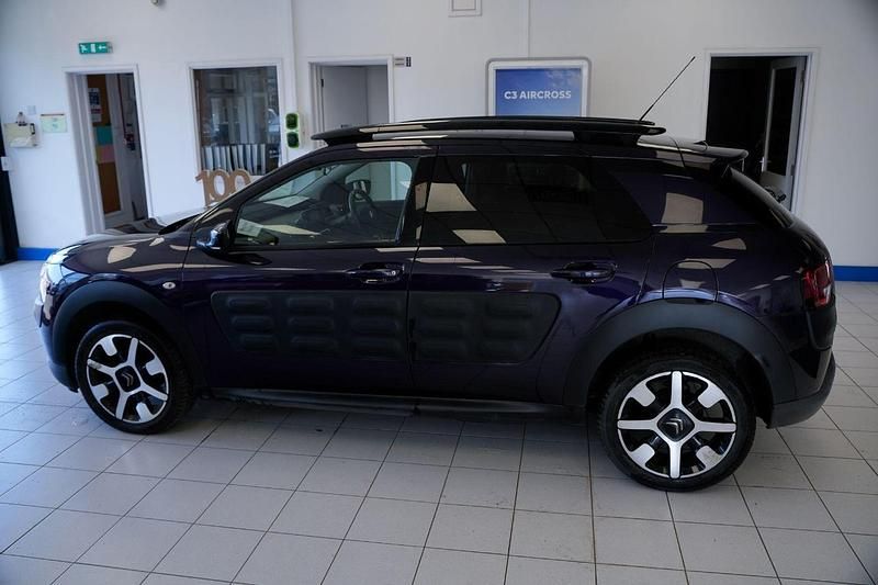 Używany Citroën C4 Cactus Flair 81 KM (59 kW) 2016 Purpurowy Hatchback