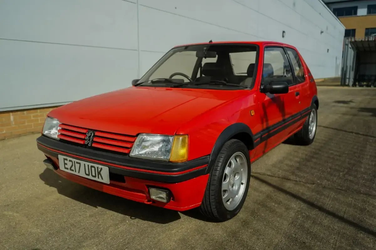 Second-hand Peugeot 205 GTi 1988 Roșu Hatchback