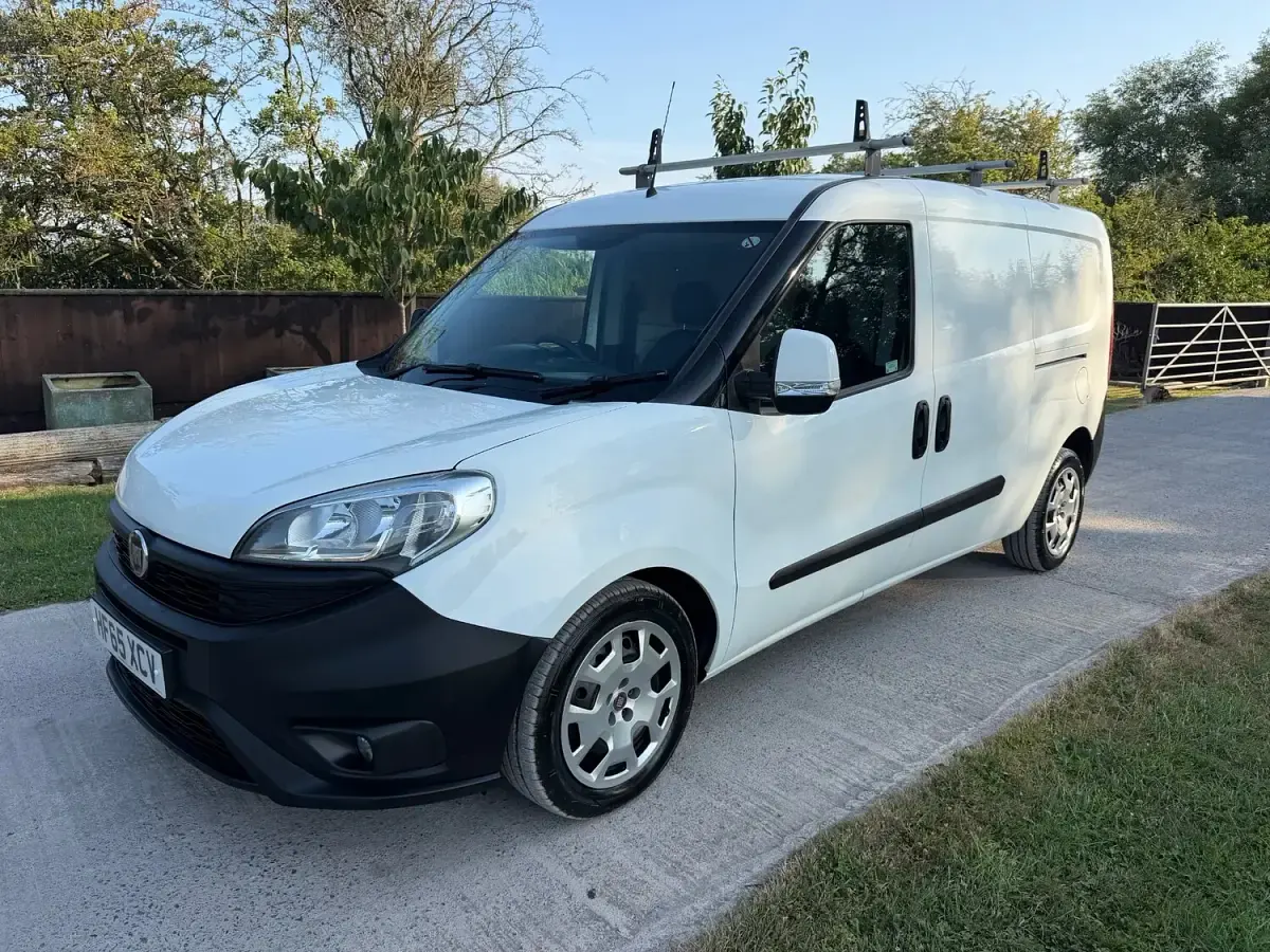 Used Fiat Doblò 105 HP (77 kW) 2015 White MPV