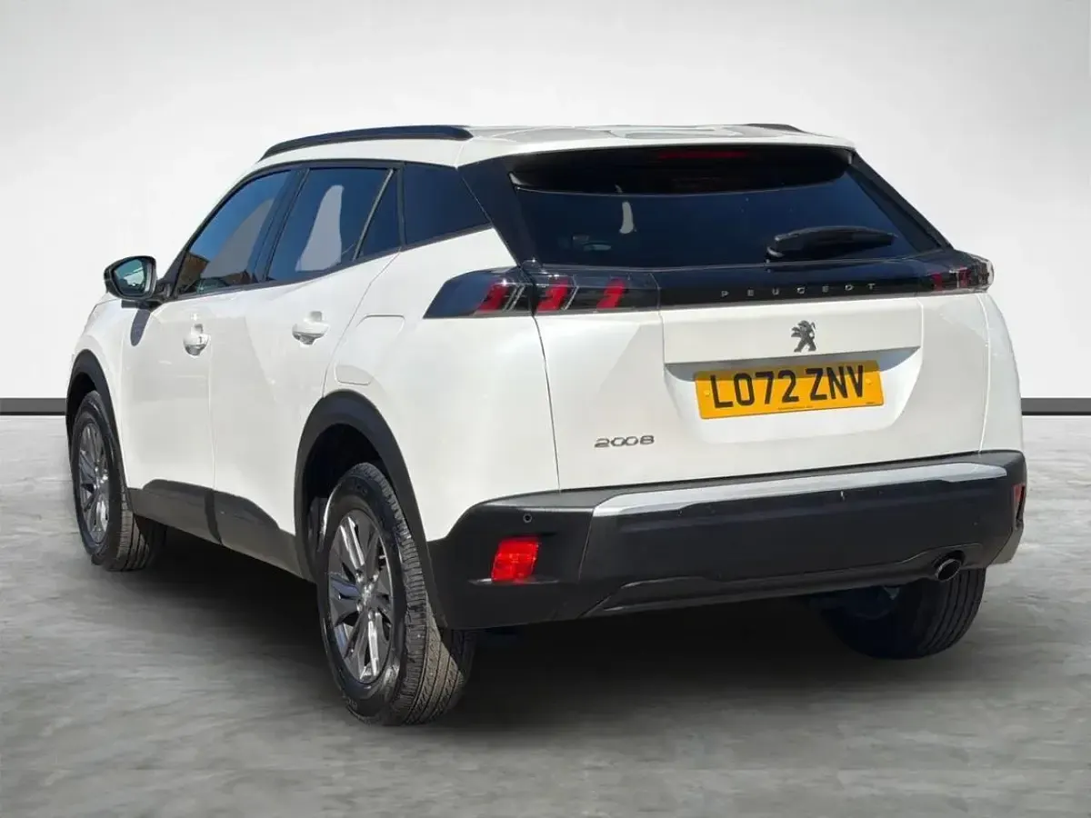 Second-hand Peugeot 2008 Active+ 100 CP (73 kW) 2023 Alb SUV