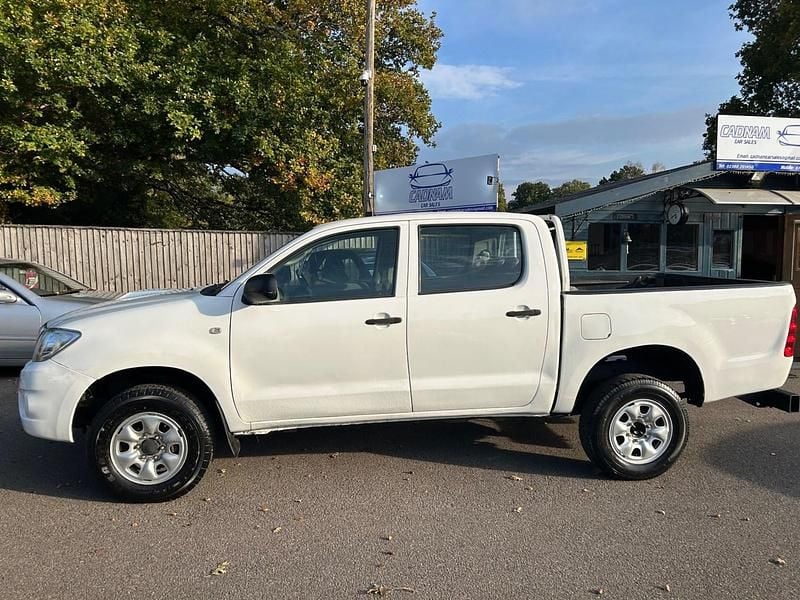 Used Toyota HiLux 144 HP (105 kW) 2011 White Pickup