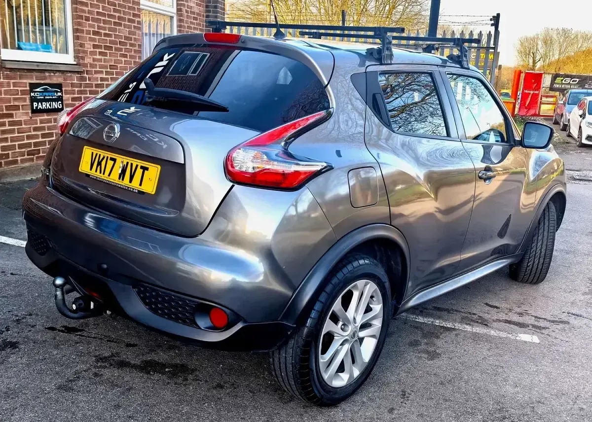 Usado Nissan Juke N-Connecta 110 HP (80 kW) 2017 Cinzento SUV