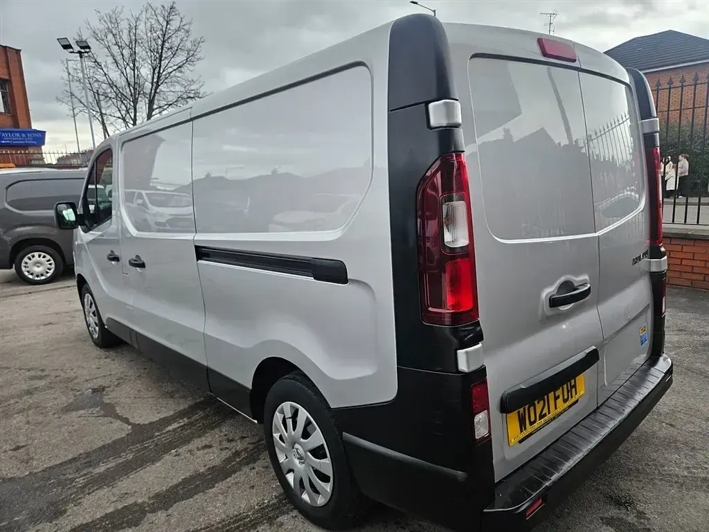 Usado Renault Trafic Business 2021 Prateado Monovolume
