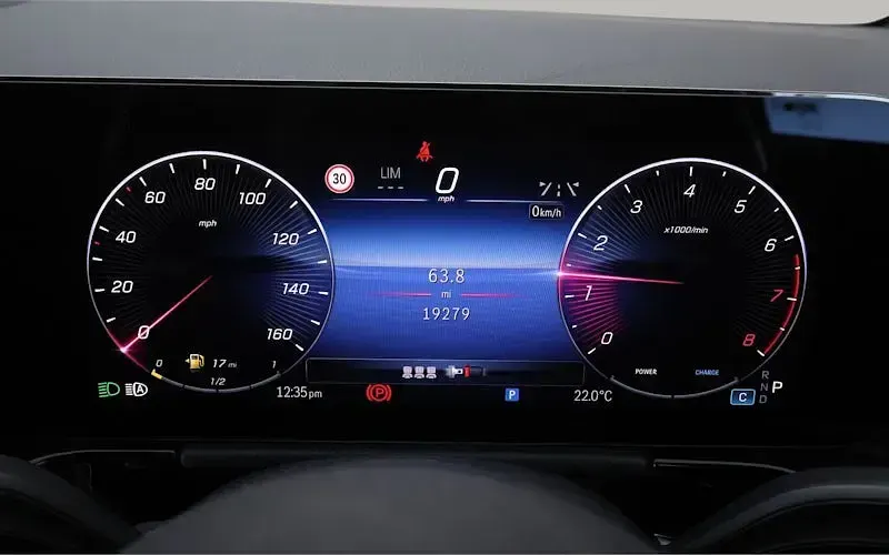 Used Mercedes GLA200 Executive 163 HP (119 kW) 2024 Grey SUV