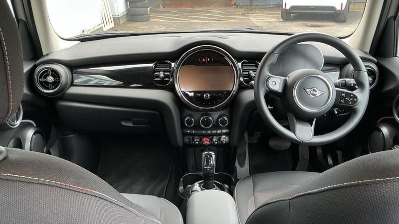 Used Mini Cooper Classic 134 HP (98 kW) 2023 Silver Hatchback