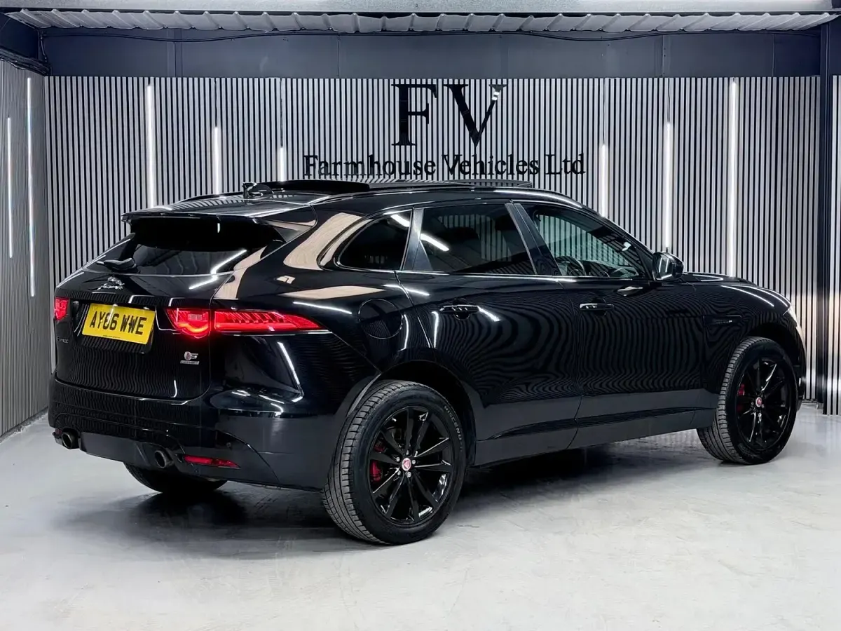Used Jaguar F-Pace S 300 HP (220 kW) 2016 Black SUV