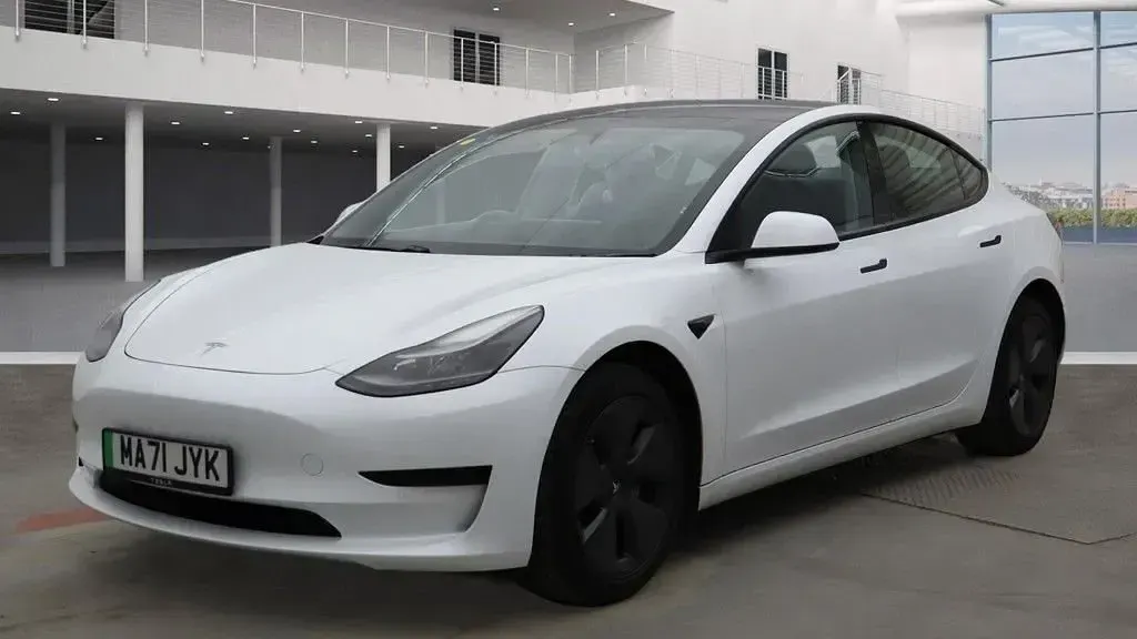 Used Tesla Model 3 Standard Range 208 kW (283 HP) 2021 White Sedan