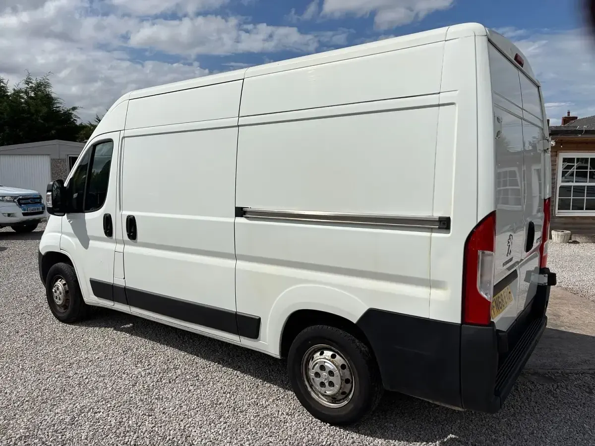 Used Peugeot Boxer 130 HP (95 kW) 2018 White Van