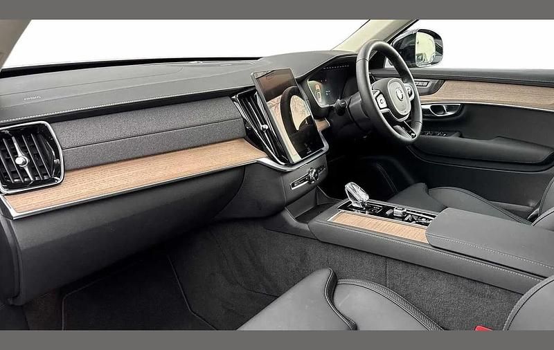 Used Volvo XC90 Plus 449 HP (330 kW) 2025 Silver SUV