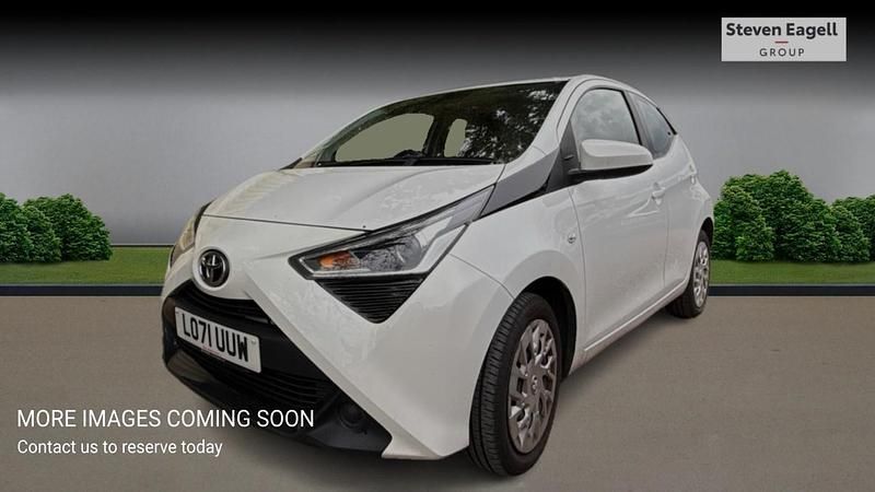 White Used 2022 Toyota Aygo X-play Hatchback | £9,534 (Good price) - Image 1/4