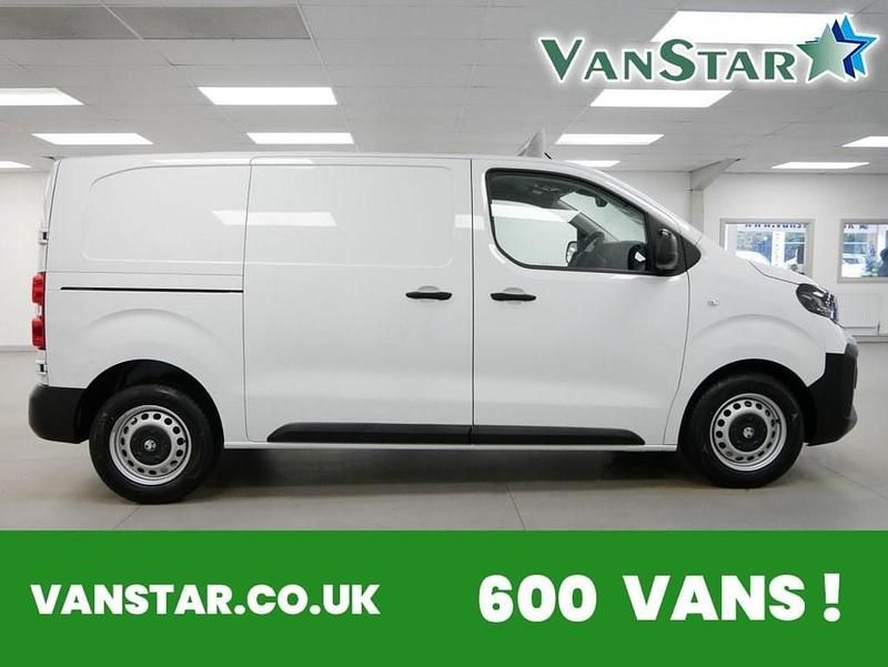 White Used 2024 Vauxhall Vivaro Edition Van | £19,789 (Fair price) - Image 1/4