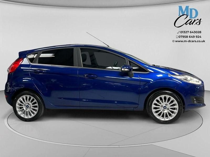 Used Ford Fiesta Titanium 125 HP (91 kW) 2014 Blue Hatchback