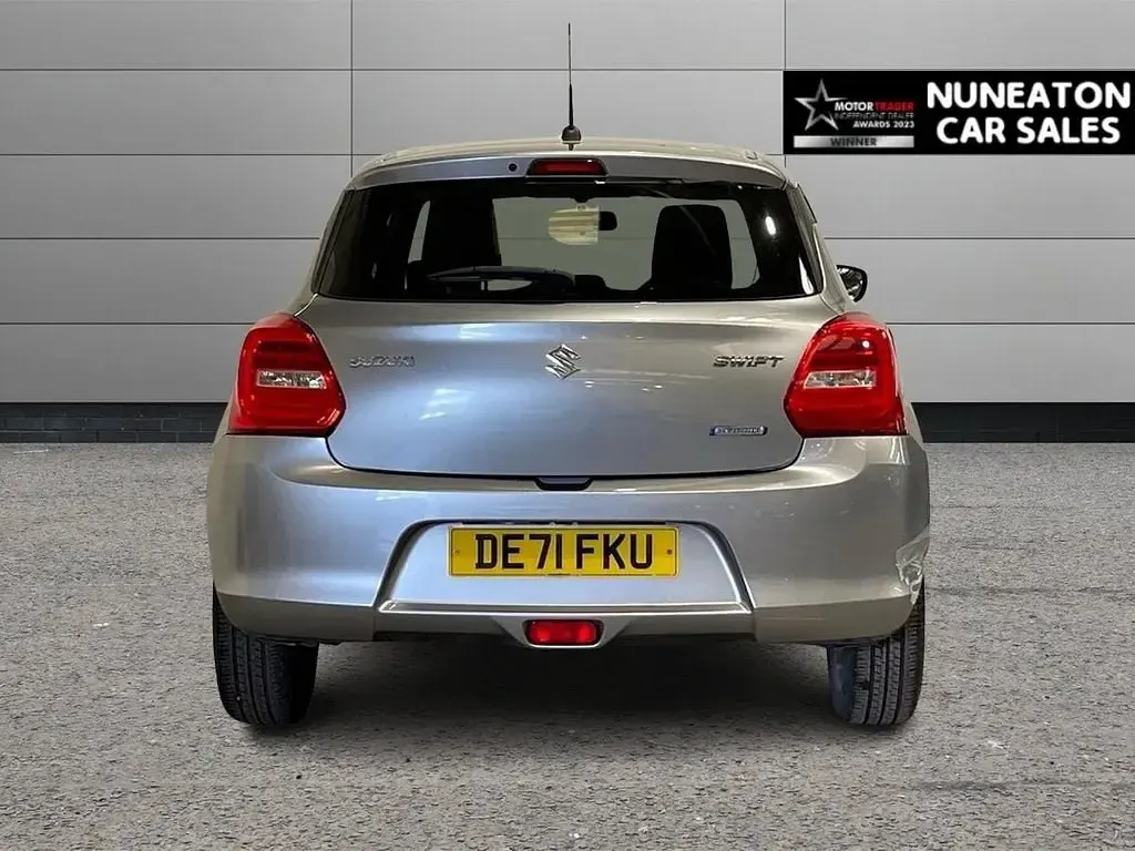 Usado Suzuki Swift SZ-L 83 CV (61 kW) 2021 Plateado Utilitario