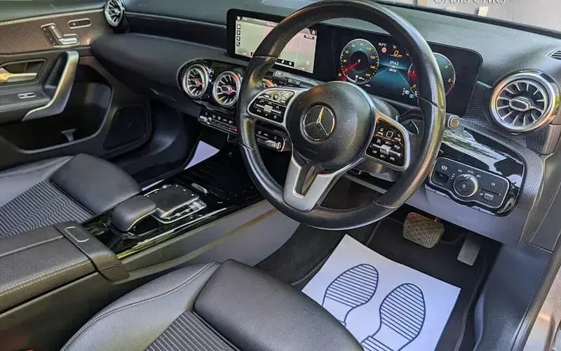 Begagnad Mercedes A180 Premium Plus 116 HK (85 kW) 2018 Grå Halvkombi