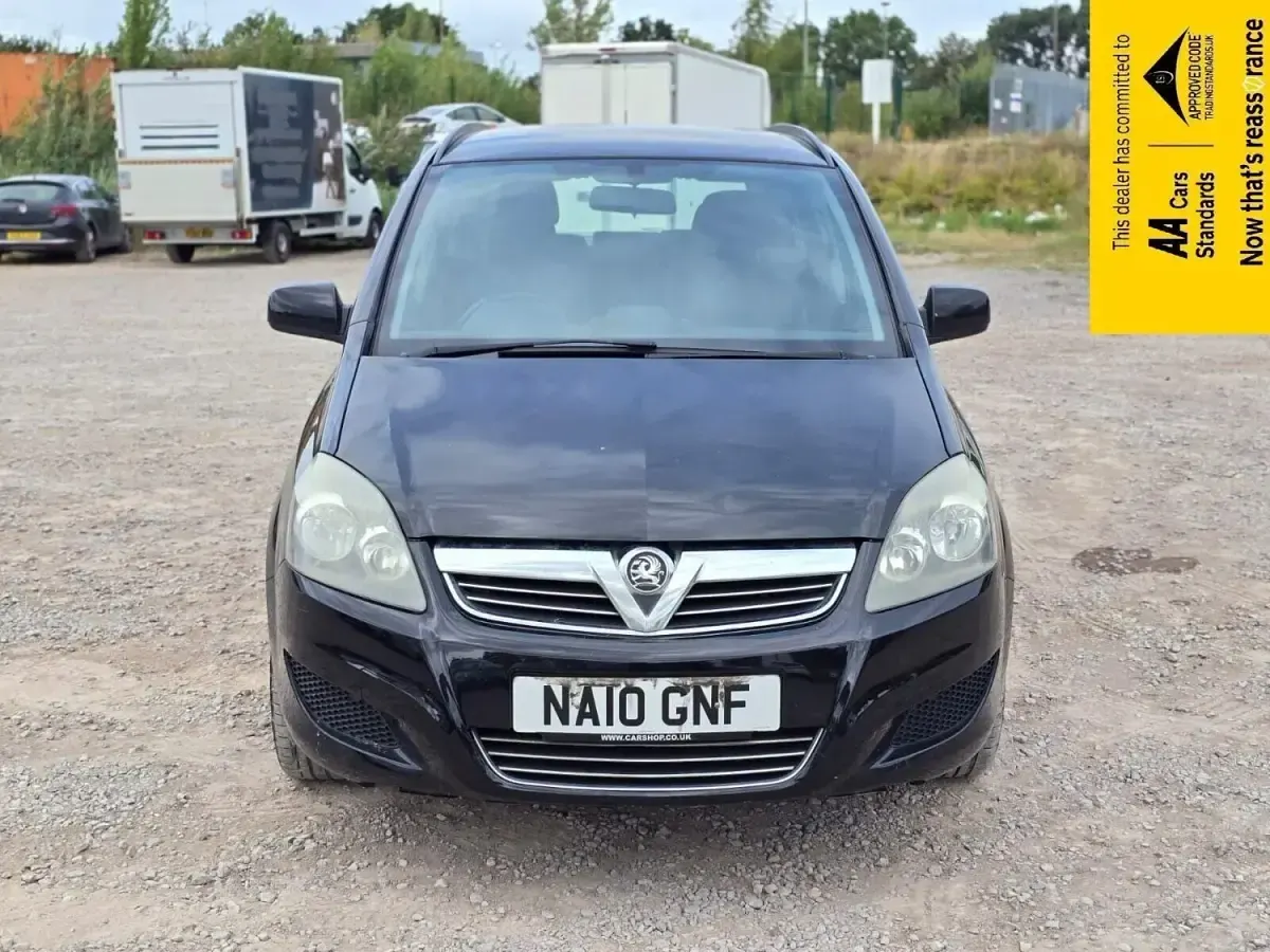 Begagnad Vauxhall Zafira 115 HK (84 kW) 2010 Svart Minibuss